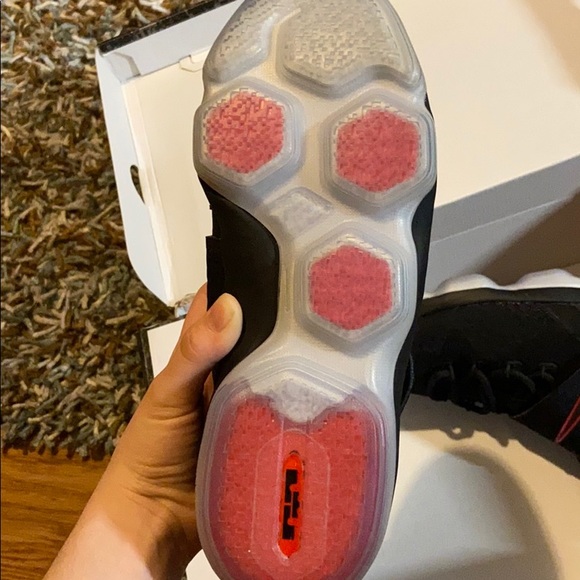 youth size lebron 14s - Picture 5 of 6